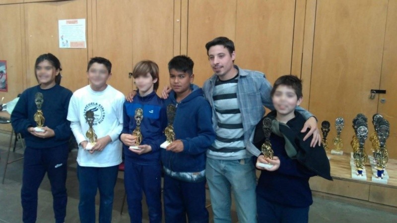Sueños interrumpidos. Fútbol y ajedrez, pasiones de Lucas.
