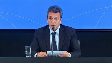 Massa en el anuncio de las medidas económicas.