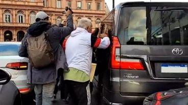 El momento de los incidentes en el ingreso a Casa Rosada.