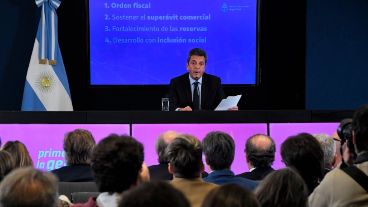 Massa en el anuncio de las medidas económicas.