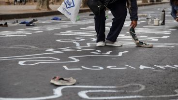 Familiares de víctimas de la inseguridad realizaron una intervención frente a Gobernación este jueves por la mañana.