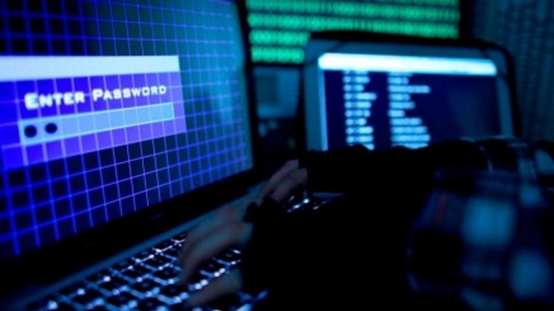Especialistas aconsejan cambiar regularmente las contraseñas de seguridad para evitar posibles hackeos.