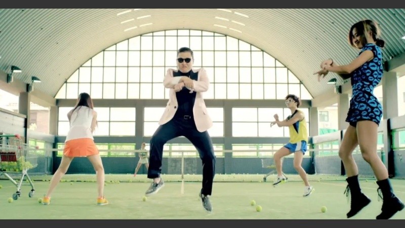 El nombre del tema estaba relacionado con un barrio residencial de Seúl y la letra se burlaba del estilo de vida; una parodia a la alta sociedad. 