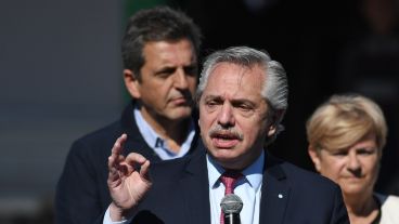 Fernández afirmó que "la secretaría de Coordinación Militar en Emergencias y un equipo de asesores militares ya se encuentran en el lugar evaluando la situación".