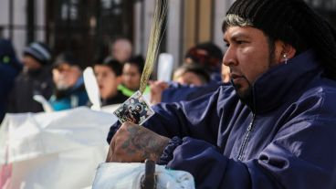 Miles de fieles en la iglesia de San Cayetano agradeciendo y pidiendo por trabajo.