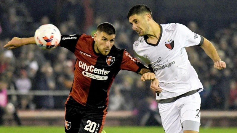 Julián Fernández arremete de arriba contra la llegada de Eric Meza. 