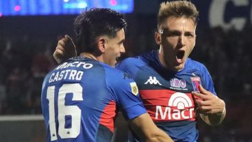 Retegui anotó el segundo gol del Matador en la noche de Victoria.