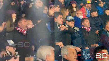 Carlos Retegui en una de las plateas de la cancha de Tigre, gritando el gol de Mateo.