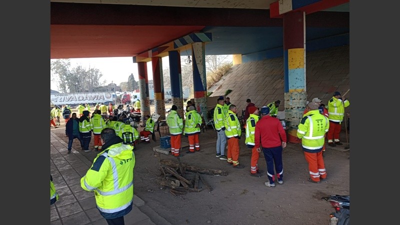 Estibadores protestan frente al ingreso al puerto por calle 27 de febrero