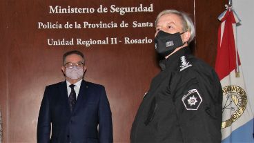 Lagna junto a Chimenti durante la asunción de la jefa.