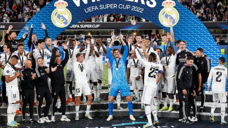 El Merengue alzó por quinta vez en su historia la Supercopa de Europa.