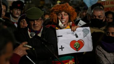 "Menos violencia y humo, más corazón de alcaucil”, propuso Piripincho.