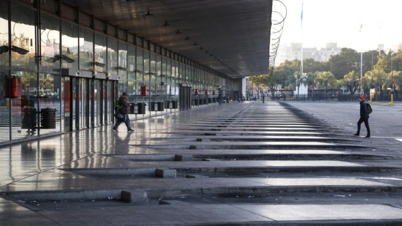 El colectivo salió de la terminal de Rosario y tenía como destino final Paraná.