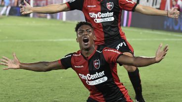 "Físicamente, lo veo muy bien, pero me parece que está corriendo demasiado", dijo Néiser Reasco.