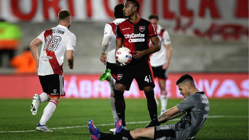 Newell's cayó sin atenuantes en el Monumental y lleva ocho sin victorias en el torneo. 