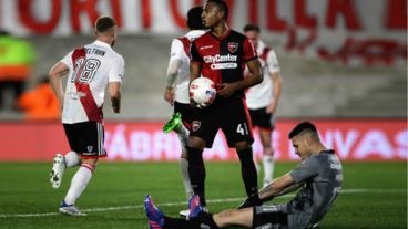 Newell's cayó sin atenuantes en el Monumental y lleva ocho sin victorias en el torneo.