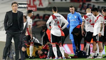 Sanguinetti habló del duro golpe que le dio River y de la nueva lesión en su plantilla.