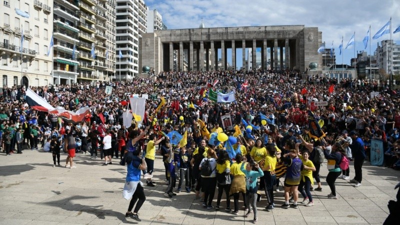 El cierre del evento deportivo tuvo lugar en el Monumento a la Bandera.