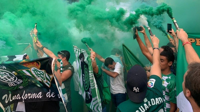 La canción solo tardó una semana para que los hinchas lo cantaran en el estadio. 