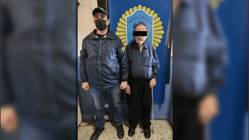 Percowicz, señalado como el líder de la secta, tras ser detenido por la Policía Federal Argentina.