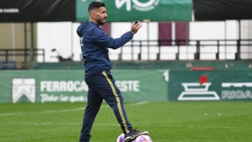 Tevez, técnico de Rosario Central.