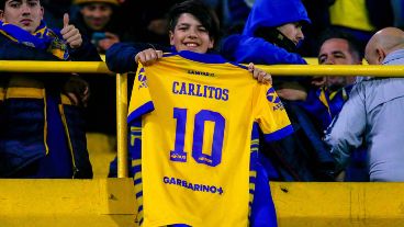 Tevez volvió a la Bombonera y fue recibido como un verdadero ídolo.