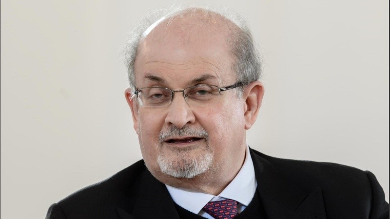 El novelista británico Salman Rushdie.