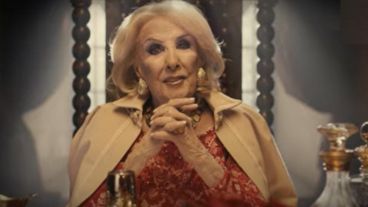 “En esta nueva serie van a descubrir mi nombre real, van a poder ver mi infancia y conocer a quienes fueron mis compañeros. Cómo los extraño", dice, con humor, Mirtha Legrand.