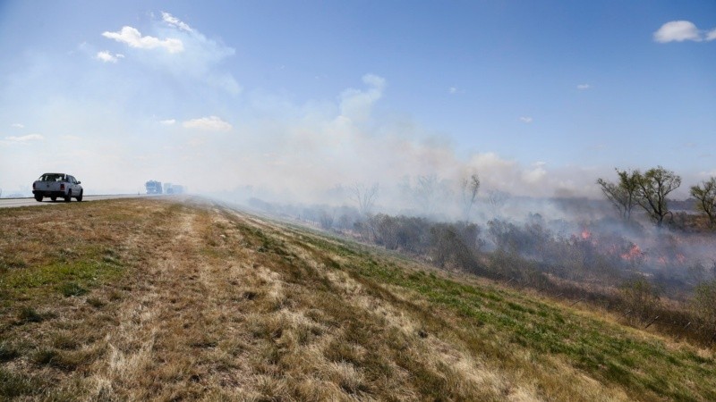 El humo cruzaba la Ruta Nacional 174 en el KM 16.