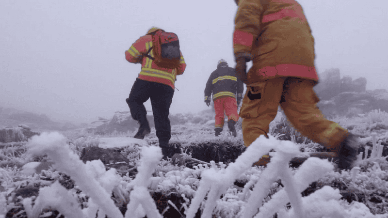 Tras el fallecimiento de la menor, la provincia dispuso un operativo para evacuar al resto del contingente.