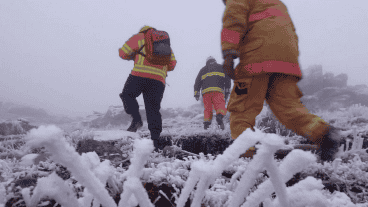Tras el fallecimiento de la menor, la provincia dispuso un operativo para evacuar al resto del contingente.