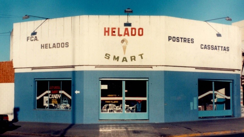 Una imagen histórica de la heladería Smart en Rosario