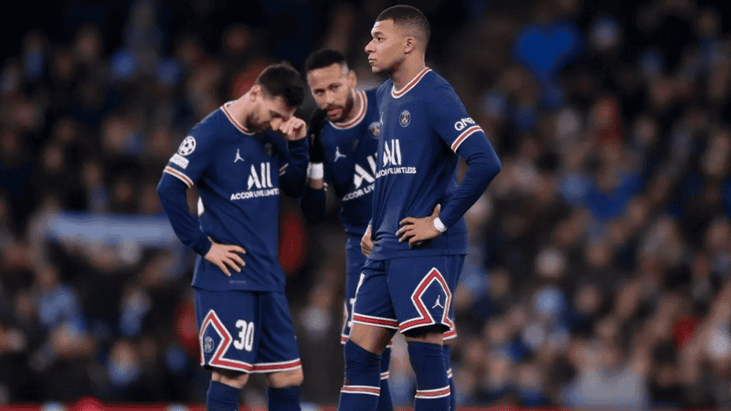 El enojo de Mbappé con Neymar por un penal desató una fuerte polémica.