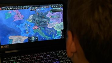 Valentino es fanático de la política internacional por los videojuegos.