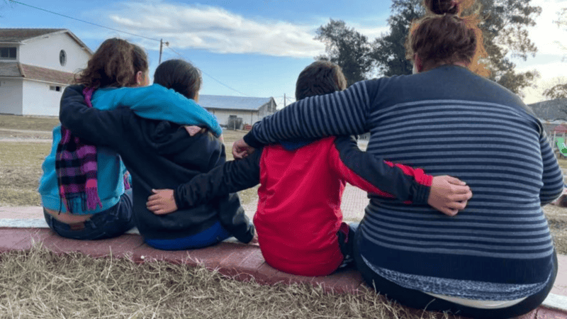 La campaña busca contar las historias de los niños que aguardan ser adoptados.