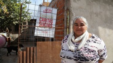 Y a su vez ellas ven son también las mujeres las que asisten a retirar los alimentos. (Alan Monzón/ Rosario3)
