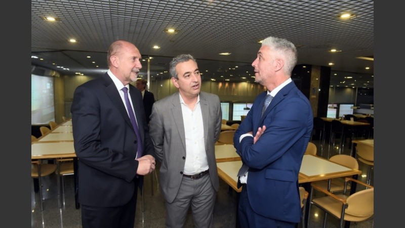 El gobernador Perotti, el intendente Javkin y el director de Relaciones Institucionales de la Bolsa, Andrés Wiliams