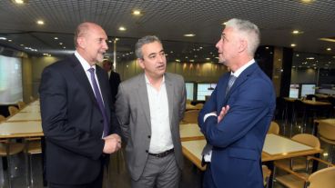 El gobernador Perotti, el intendente Javkin y el director de Relaciones Institucionales de la Bolsa, Andrés Wiliams