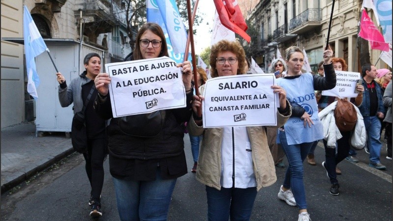 Además del paro, los docentes se movilizarán el miércoles en la capital provincial.