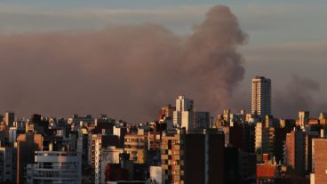 Humo para el fondo de la ciudad.