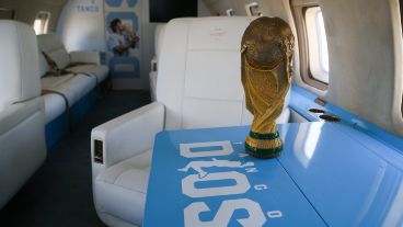 El avión tango D10S por dentro.