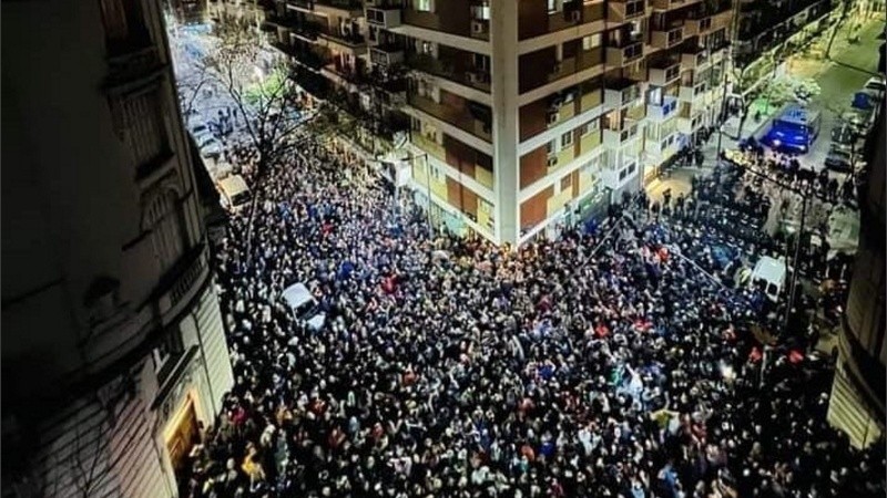 Juncal y Uruguay, la esquina donde está el edificio en el que vive Cristina. 