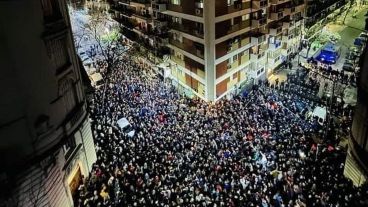 Juncal y Uruguay, la esquina donde está el edificio en el que vive Cristina.