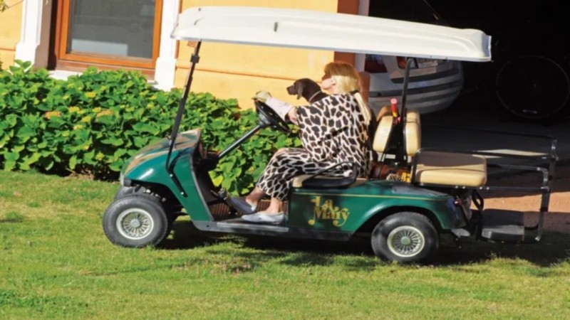 El carrito de golf antes del accidente. 