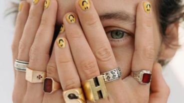 Su millonaria colección de anillos no pasa desapercibida