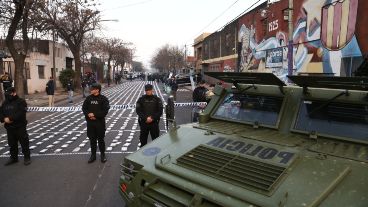 Los ladrillos de droga fueron colocados en plena calle.