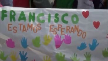 "Francisco te estamos esperando", los carteles de fuerza para el nene baleado.