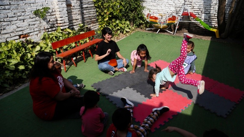 Todas las tardes, la casa de la Ética contiene a 25 chicos y chicas.