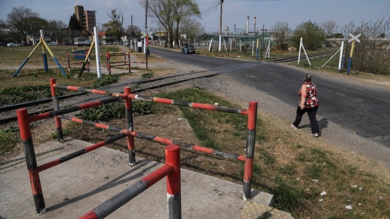 Las vías del ferrocarril y la ruta 34 funcionan como 