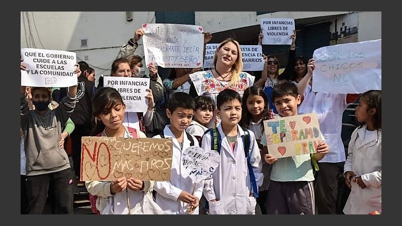 El apoyo desde su escuela, donde lo esperan.